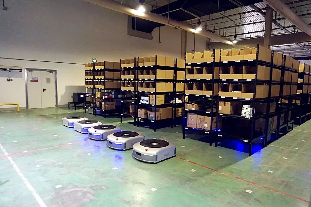 Intelligent warehousing application